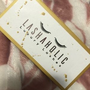 New Lashaholic Luxury Lashes